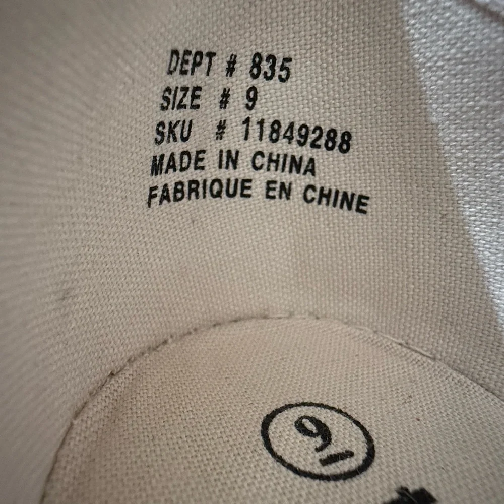 UNWORN TRULY WOMENS VIBRANT PINK SNEAKERS - Picture 9 of 11